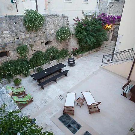 Old Town شقة